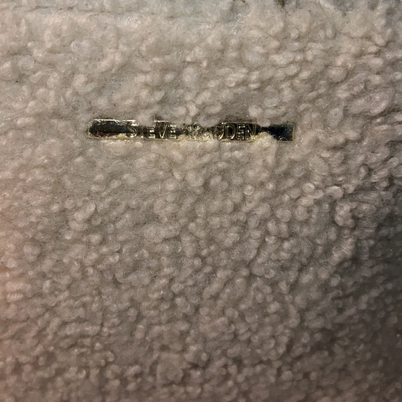 STEVE MADDEN FAUX FUR CROSS BODY BAG 🥰 - Picture 2 of 3